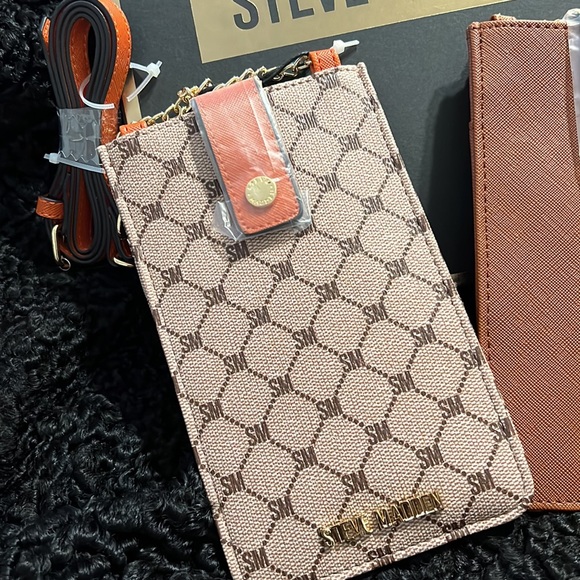 Steve Madden Crossbody Phone Bag Pouch - Picture 2 of 7